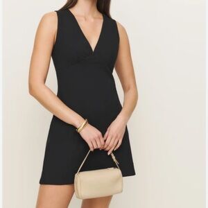 Mahina Black Sleeveless classic v-neck Dress Women's size Large